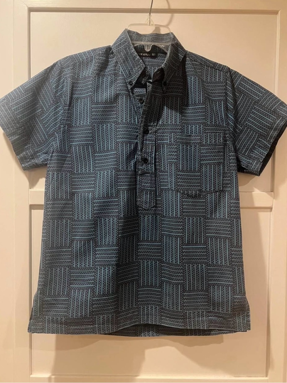 Men’s Manaola Ulana Tribal print Short-Sleeve Button Down Shirt XS